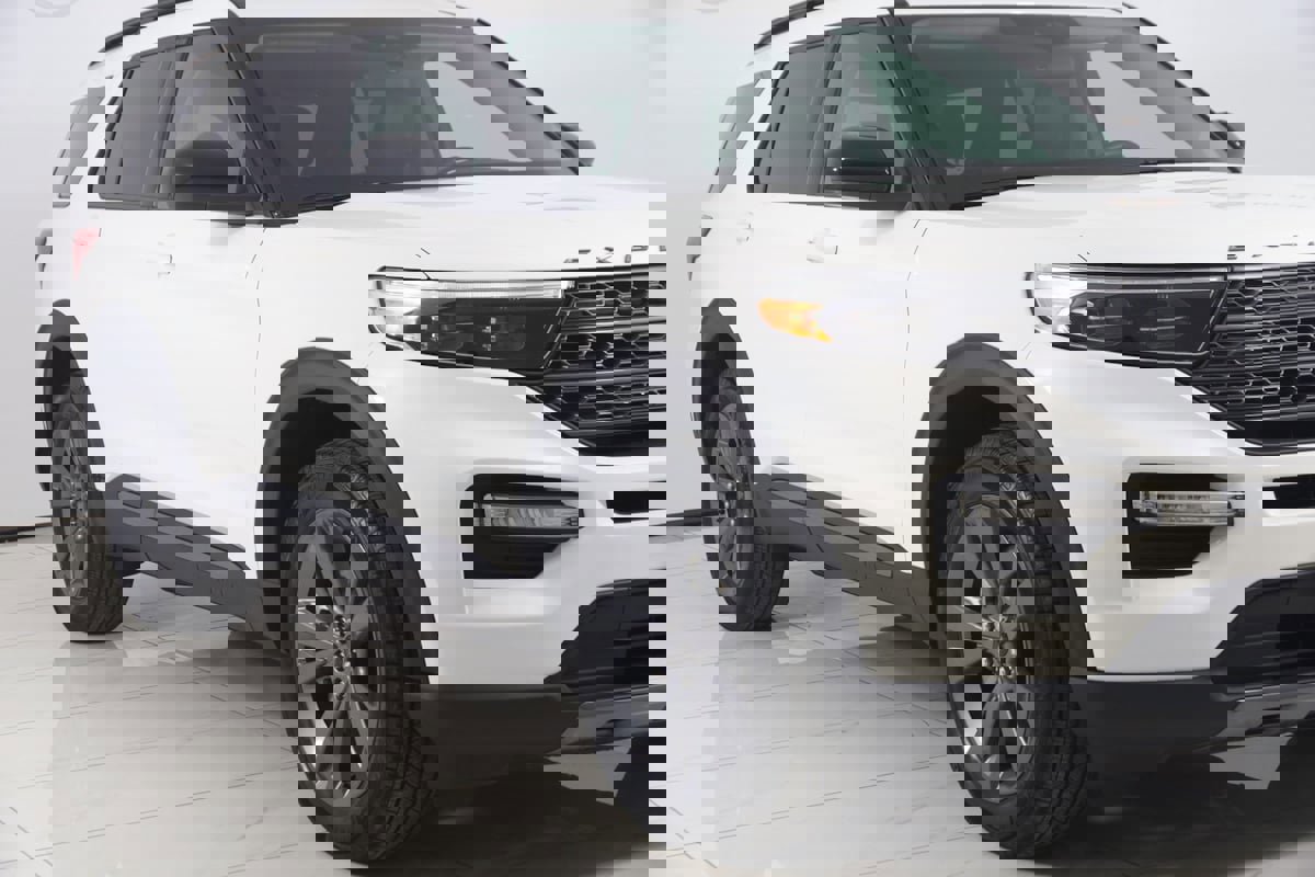 Used 2023 Ford Explorer XLT w/ Equipment Group 202A image 41