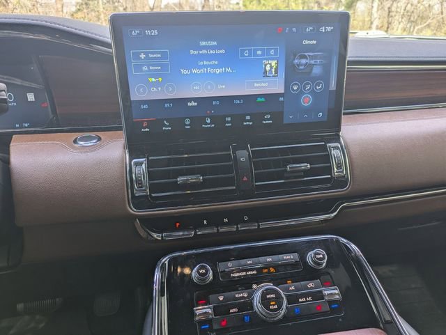 Used 2024 Lincoln Navigator Reserve image 21