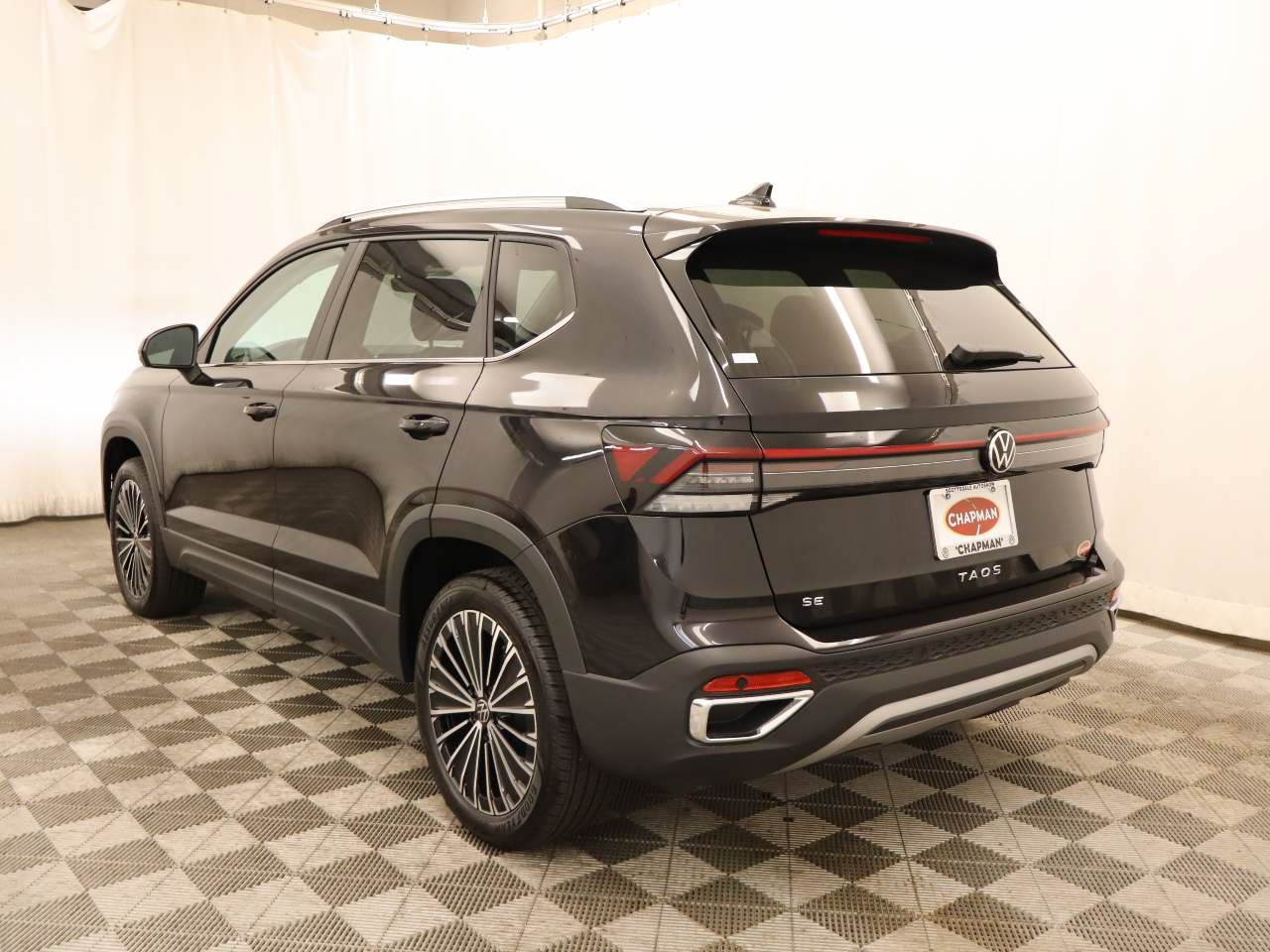 New 2026 Volkswagen Taos SE FWD image 3