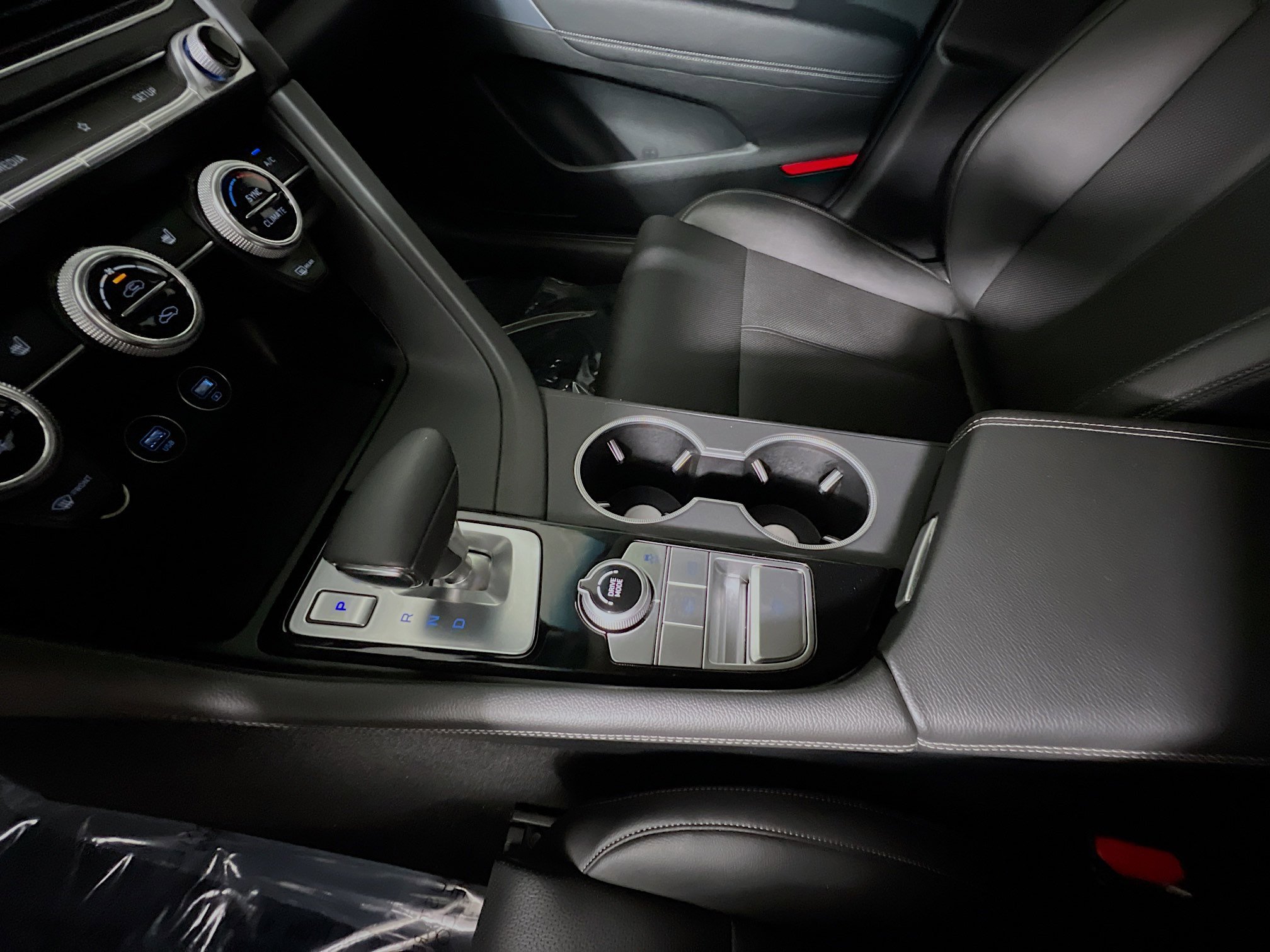 Used 2023 Genesis G70 2.0T image 25