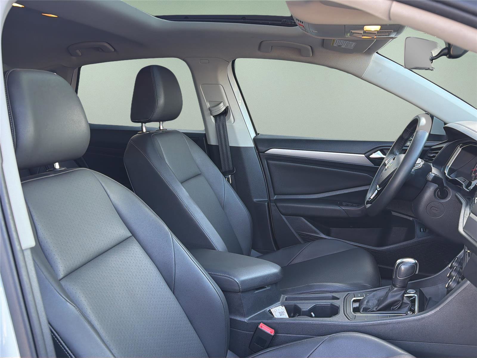 Used 2020 Volkswagen Jetta SE w/ SE Cold Weather Package image 25