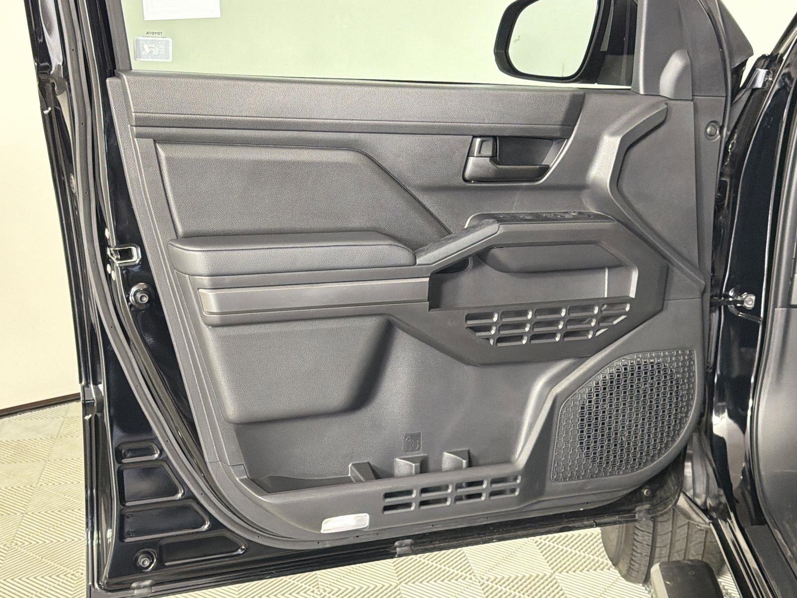 Used 2025 Toyota Tacoma SR5 image 21