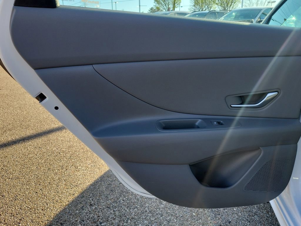 Used 2025 Hyundai Elantra SEL image 14