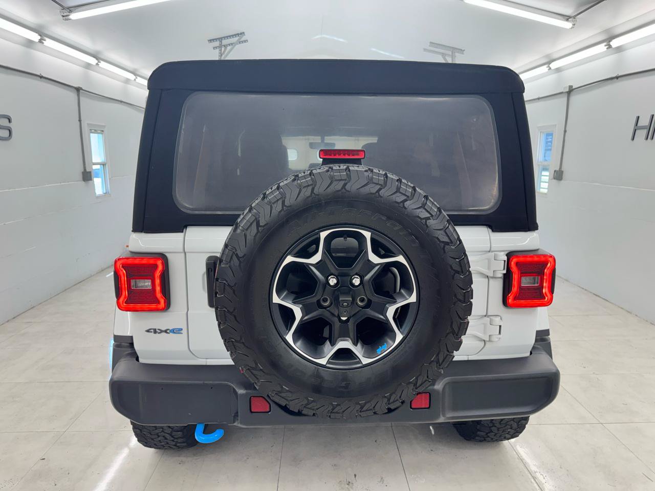 Used 2023 Jeep Wrangler Unlimited Rubicon 4xe w/ Cold Weather Group AWD/4WD image 6