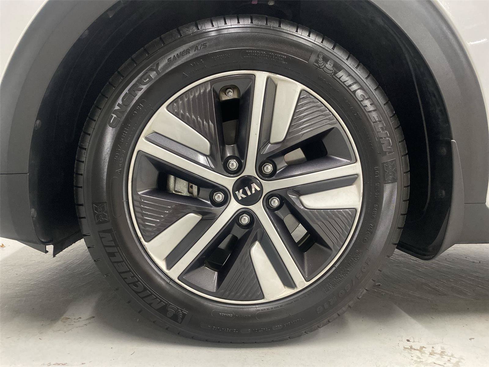 Used 2020 Kia Niro EX FWD image 22