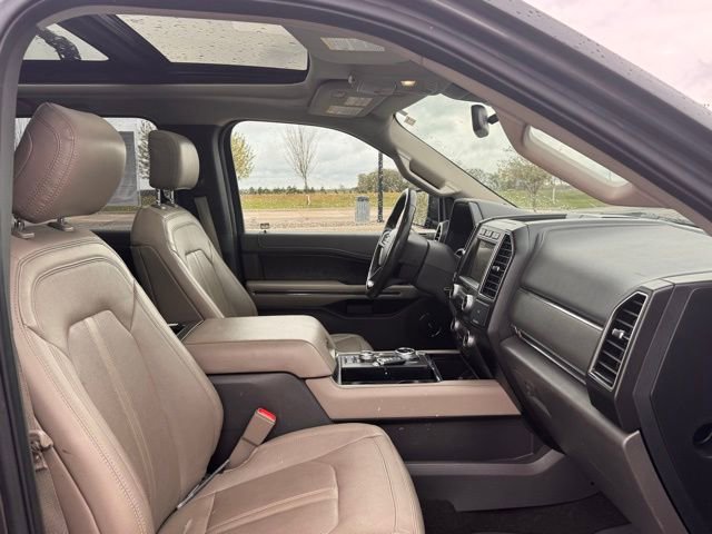 Used 2019 Ford Expedition Limited w/ Equipment Group 302A AWD/4WD image 23