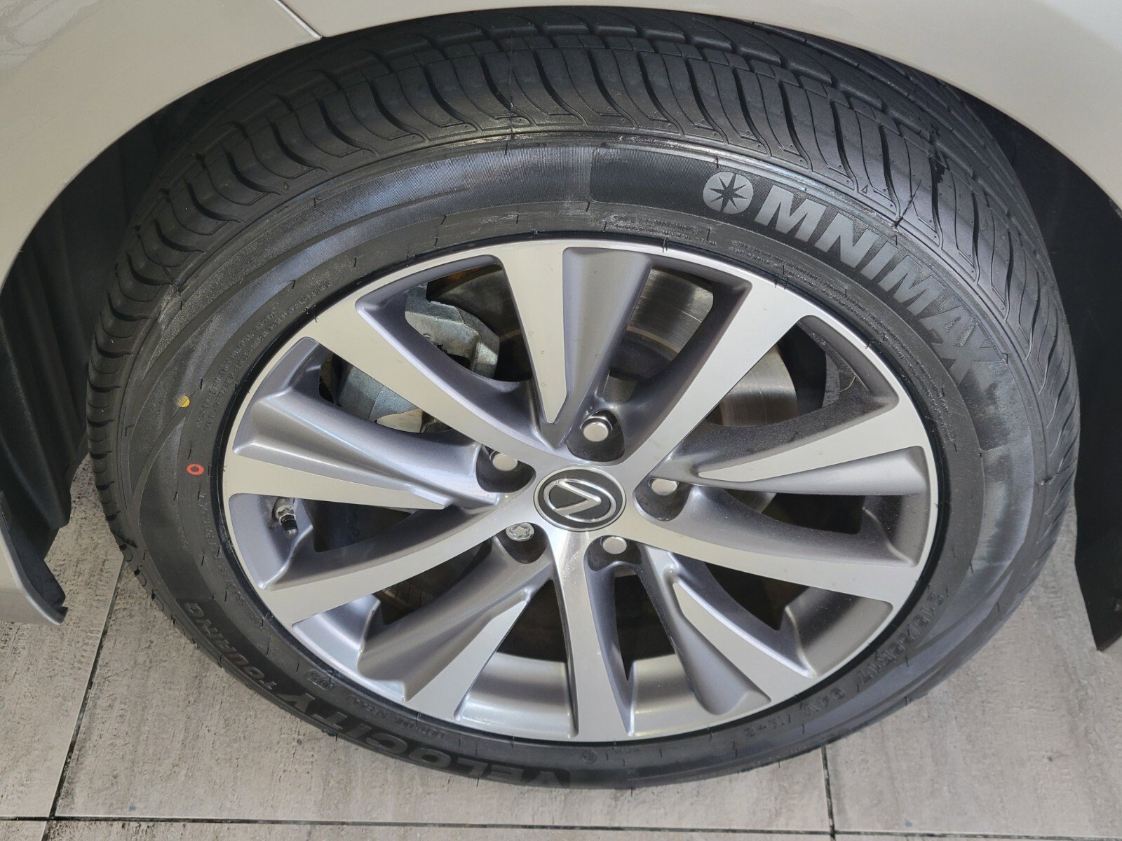 Used 2020 Lexus ES 300h w/ Accessory Package 2 image 9