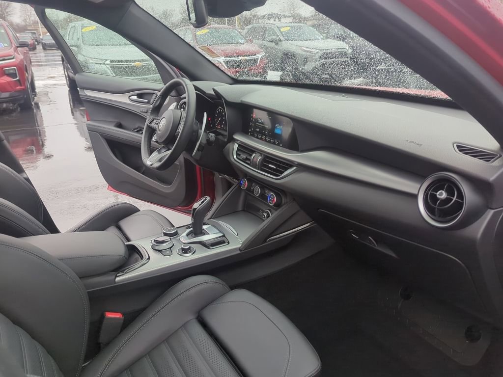 Used 2025 Alfa Romeo Stelvio Sprint w/ Veloce Package image 21