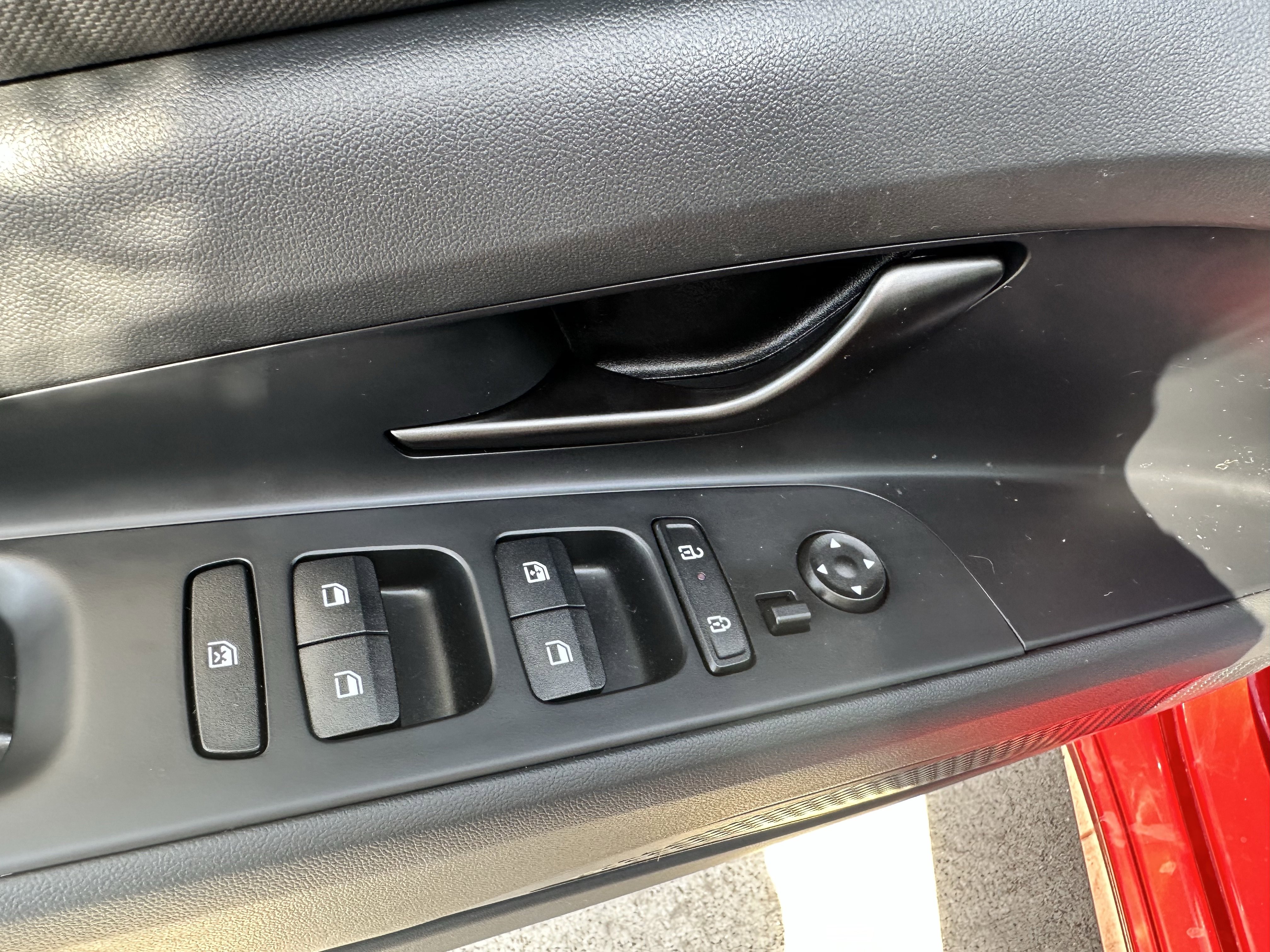 Used 2025 Hyundai Elantra Sport FWD image 9
