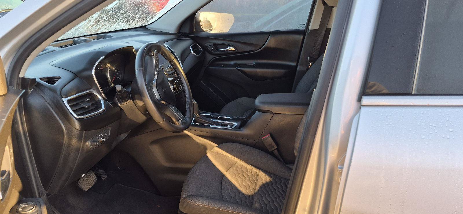 Used 2020 Chevrolet Equinox LT w/ Driver Convenience Package FWD image 6