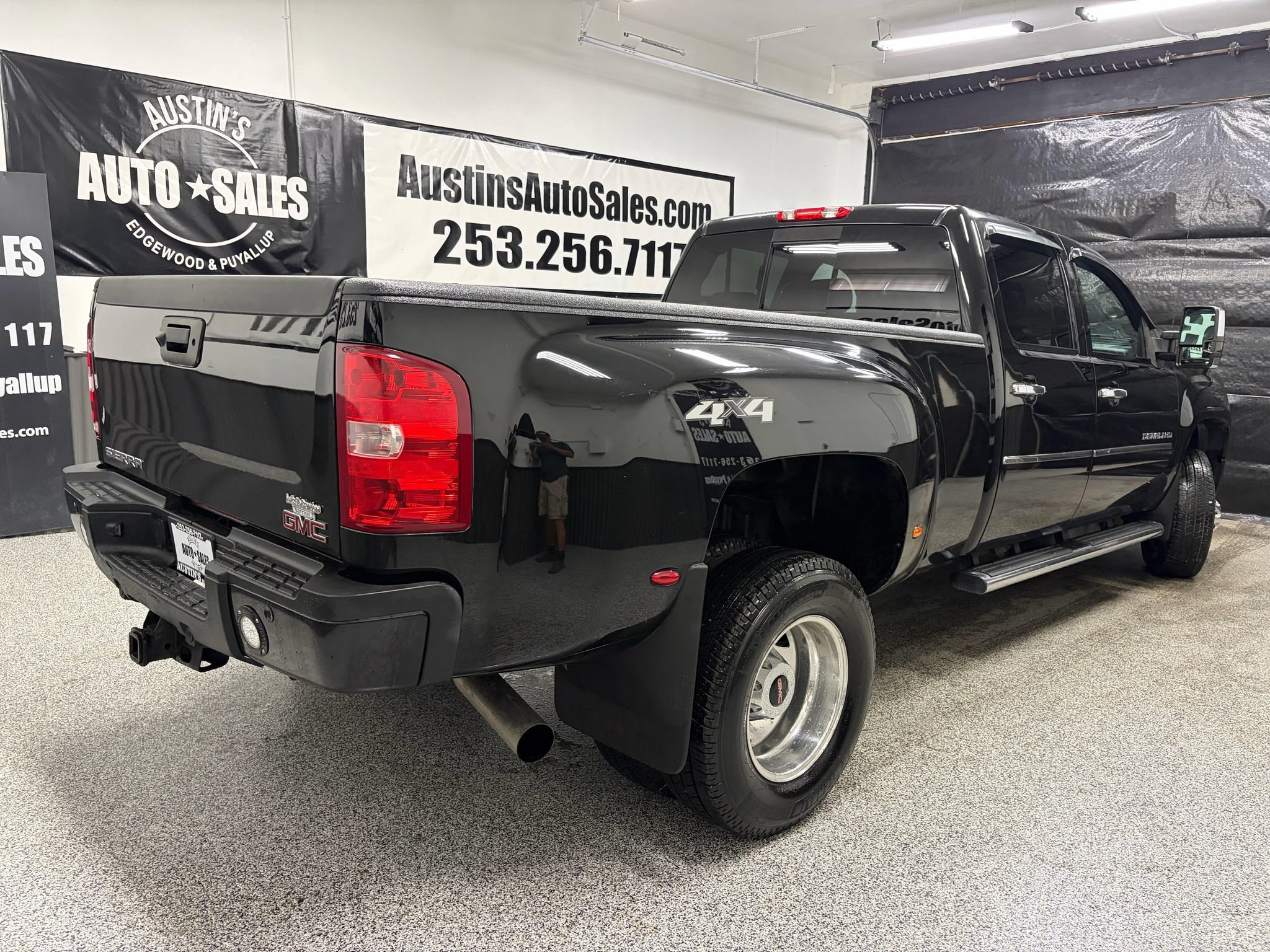 Used 2013 GMC Sierra 3500 Denali AWD/4WD image 3