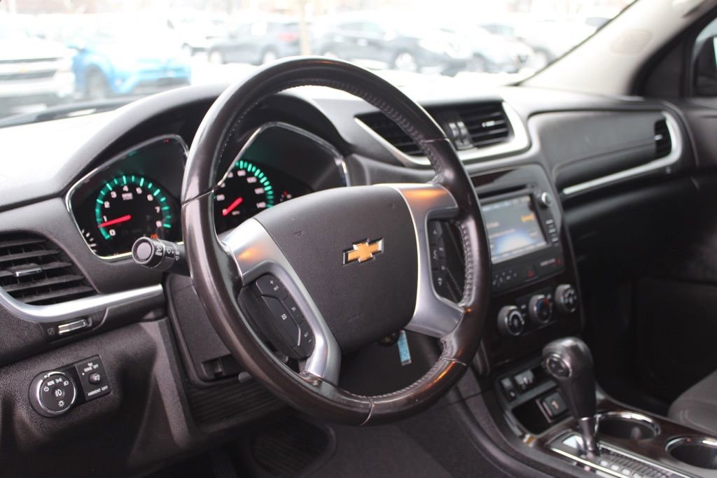 Used 2017 Chevrolet Traverse LT w/ Style and Technology Package image 16
