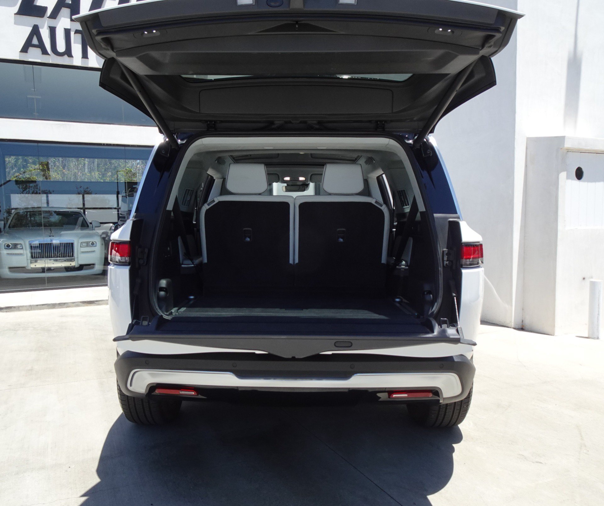 Used 2024 Rivian R1S Adventure AWD/4WD image 6