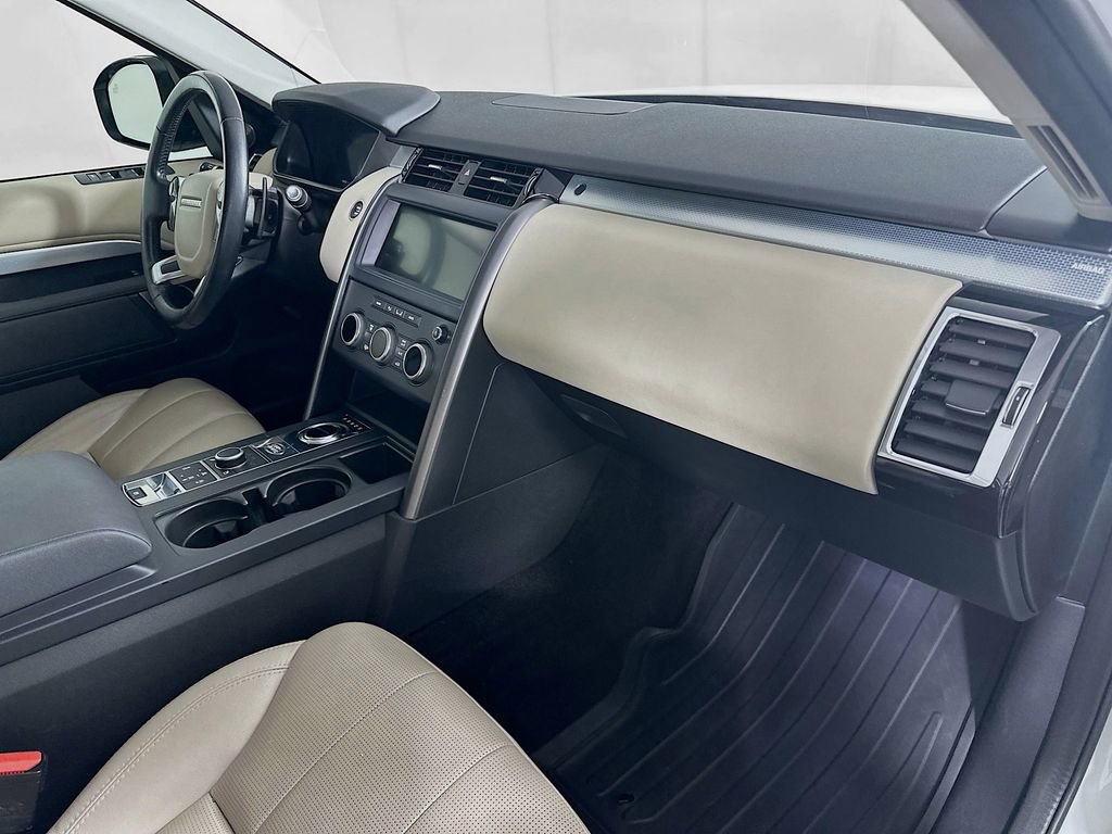 Used 2020 Land Rover Discovery Landmark image 31