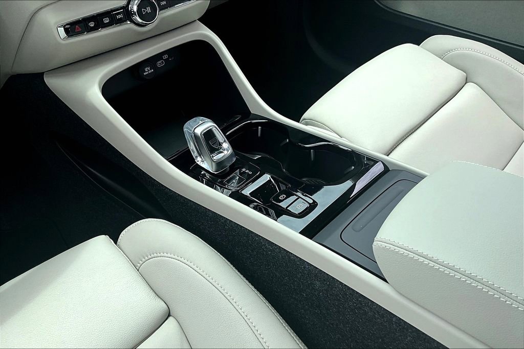 New 2026 Volvo XC40 B5 Plus w/ Protection Package Premier image 25