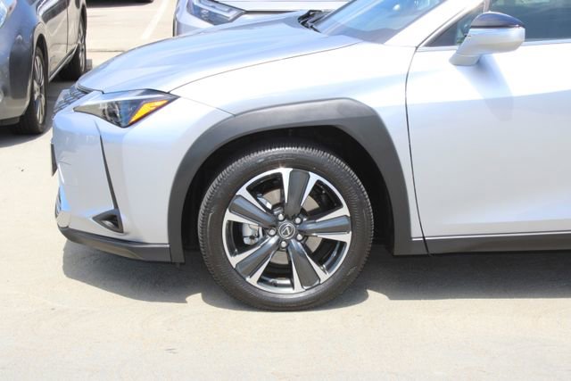 Certified 2025 Lexus UX 300h FWD image 4