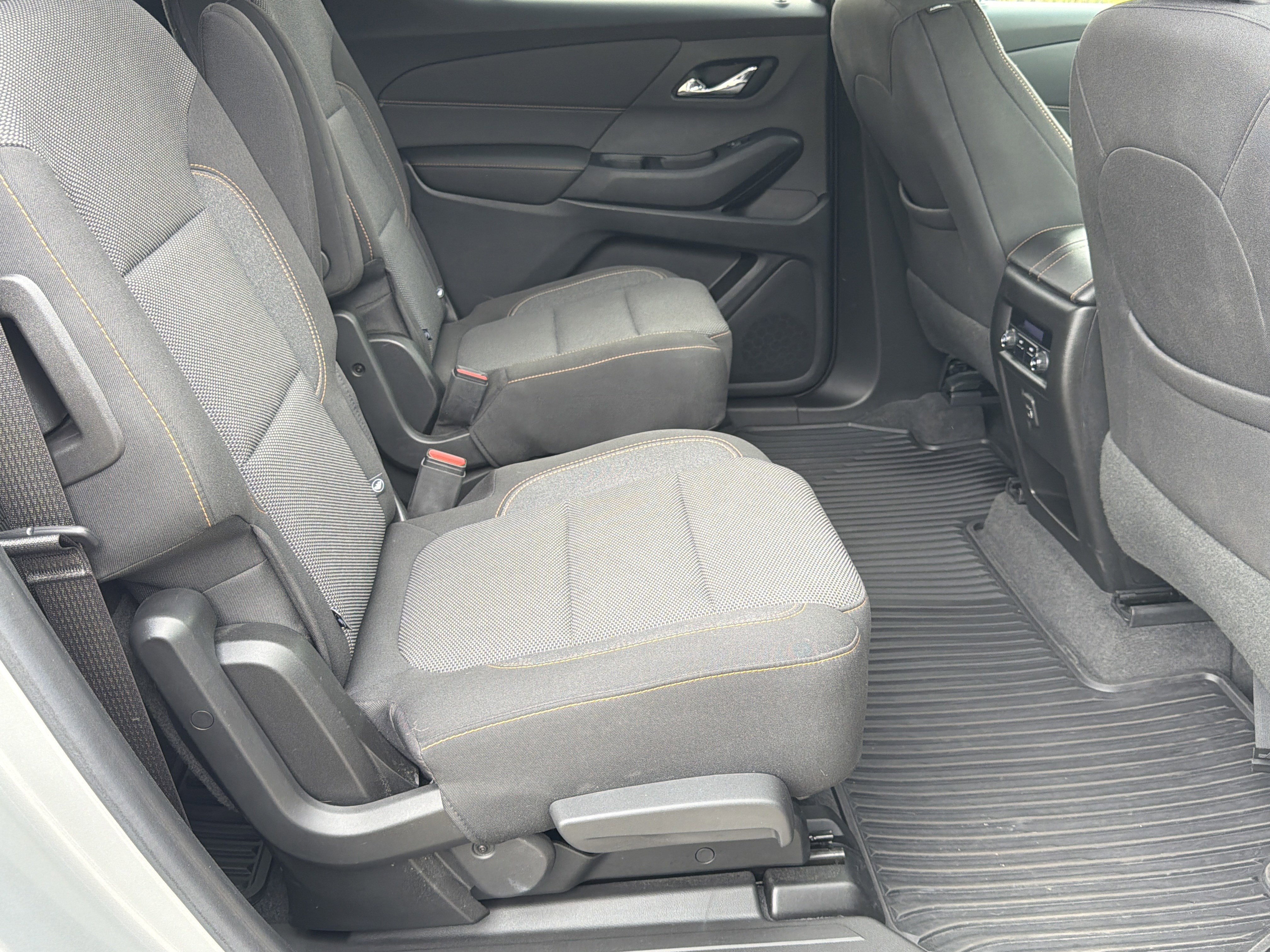 Used 2020 Chevrolet Traverse LT w/ Driver Confidence II Package AWD/4WD image 15