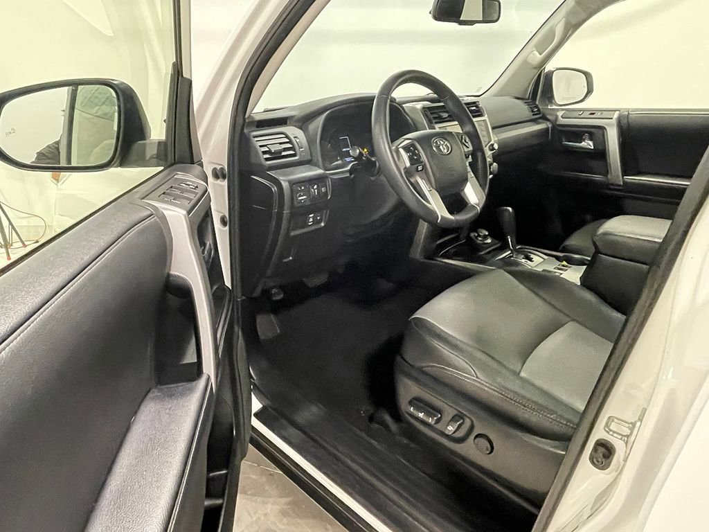 Used 2022 Toyota 4Runner SR5 Premium w/ Moonroof Package AWD/4WD image 17