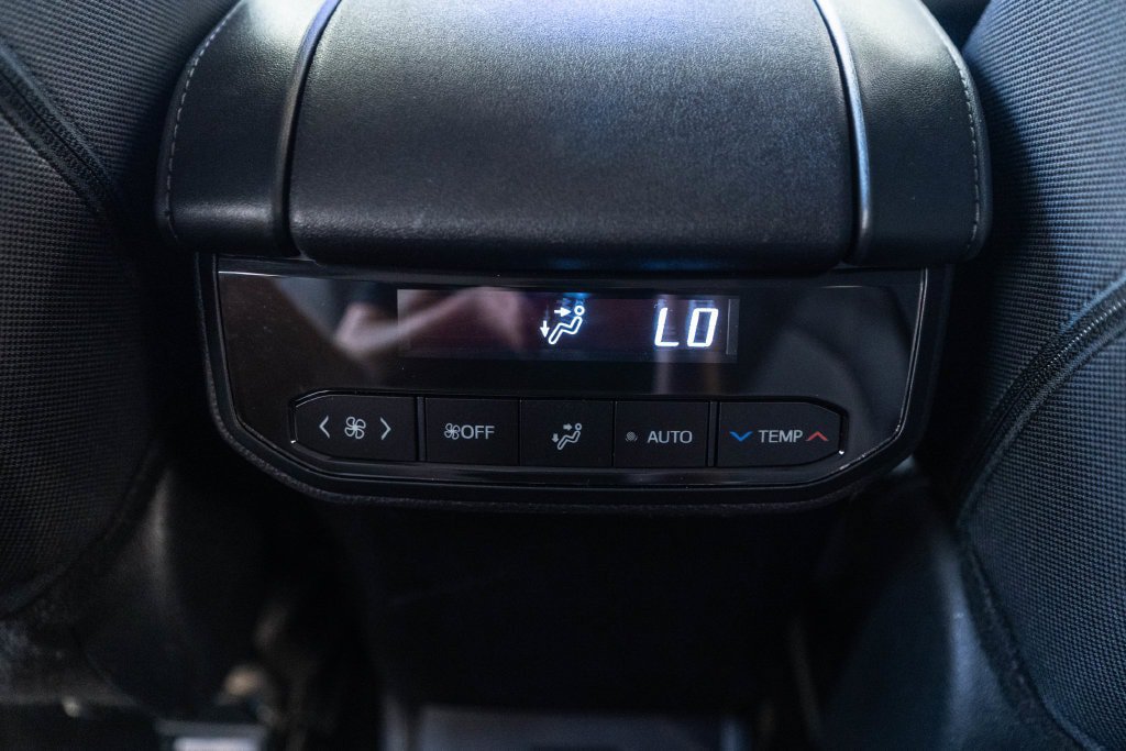 Used 2025 Toyota Highlander LE AWD/4WD image 29