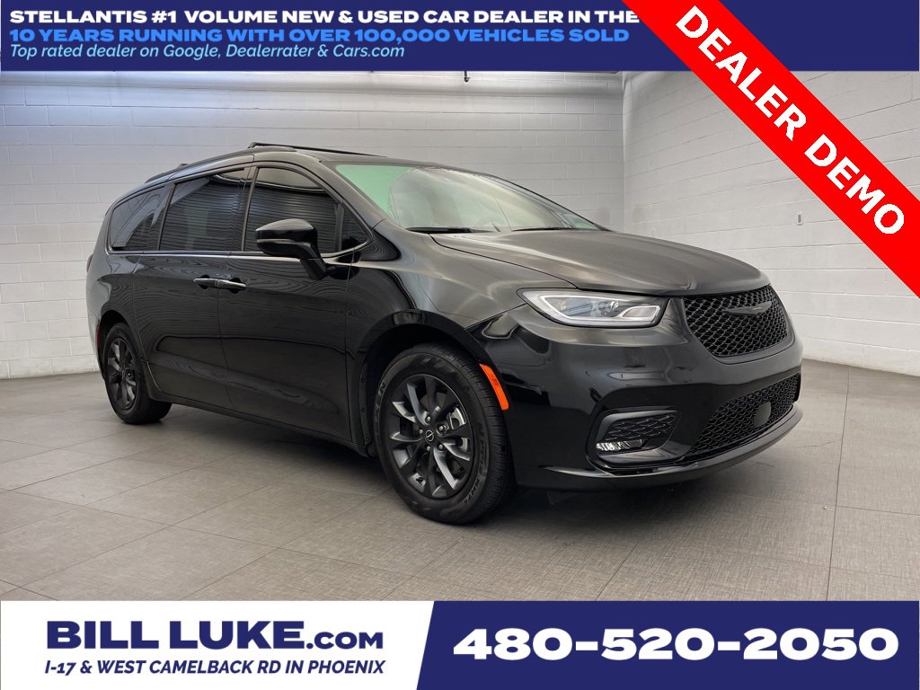 New 2025 Chrysler Pacifica Select w/ Fav Edition Package