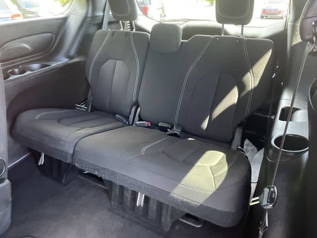 Used 2023 Chrysler Pacifica Touring FWD image 26