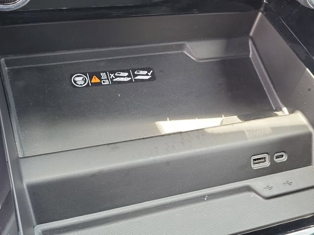 Certified 2025 Chevrolet Suburban Z71 AWD/4WD image 39