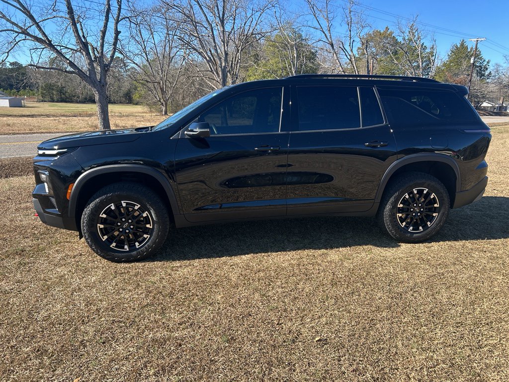 Used 2024 Chevrolet Traverse Z71 image 9