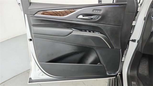 Used 2021 Cadillac Escalade Premium Luxury Platinum w/ Heavy-Duty Trailer Package image 11