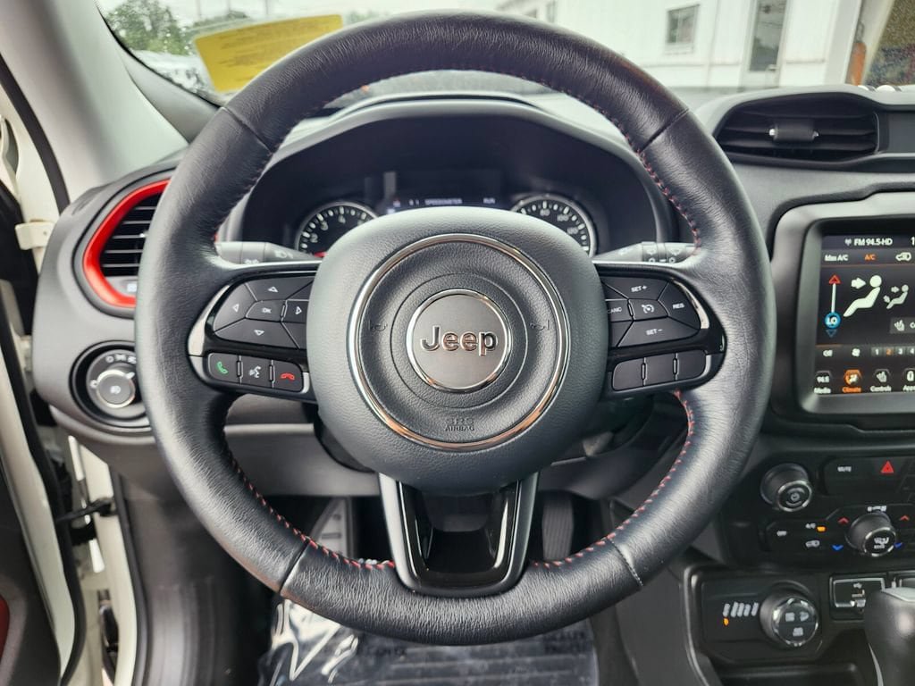 Used 2022 Jeep Renegade Trailhawk w/ Trailer Tow Group AWD/4WD image 27