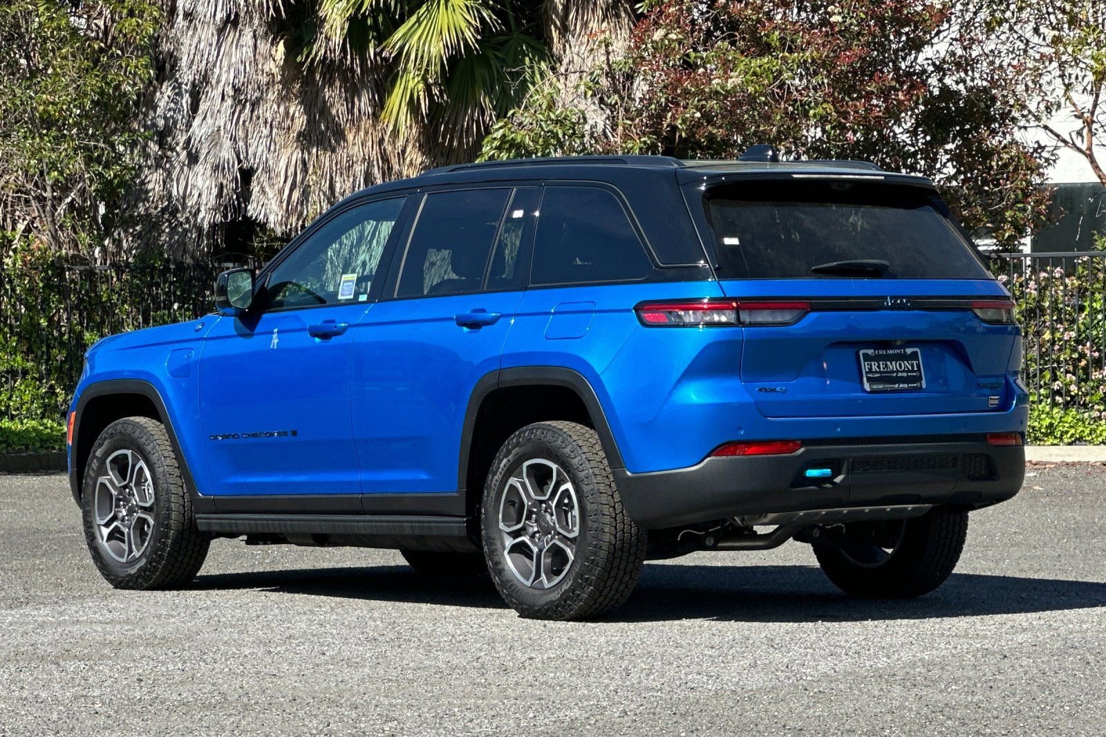New 2023 Jeep Grand Cherokee Trailhawk w/ Advanced Protech Group II image 5