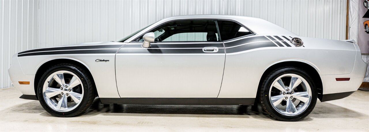 Used 2010 Dodge Challenger SE RWD image 2