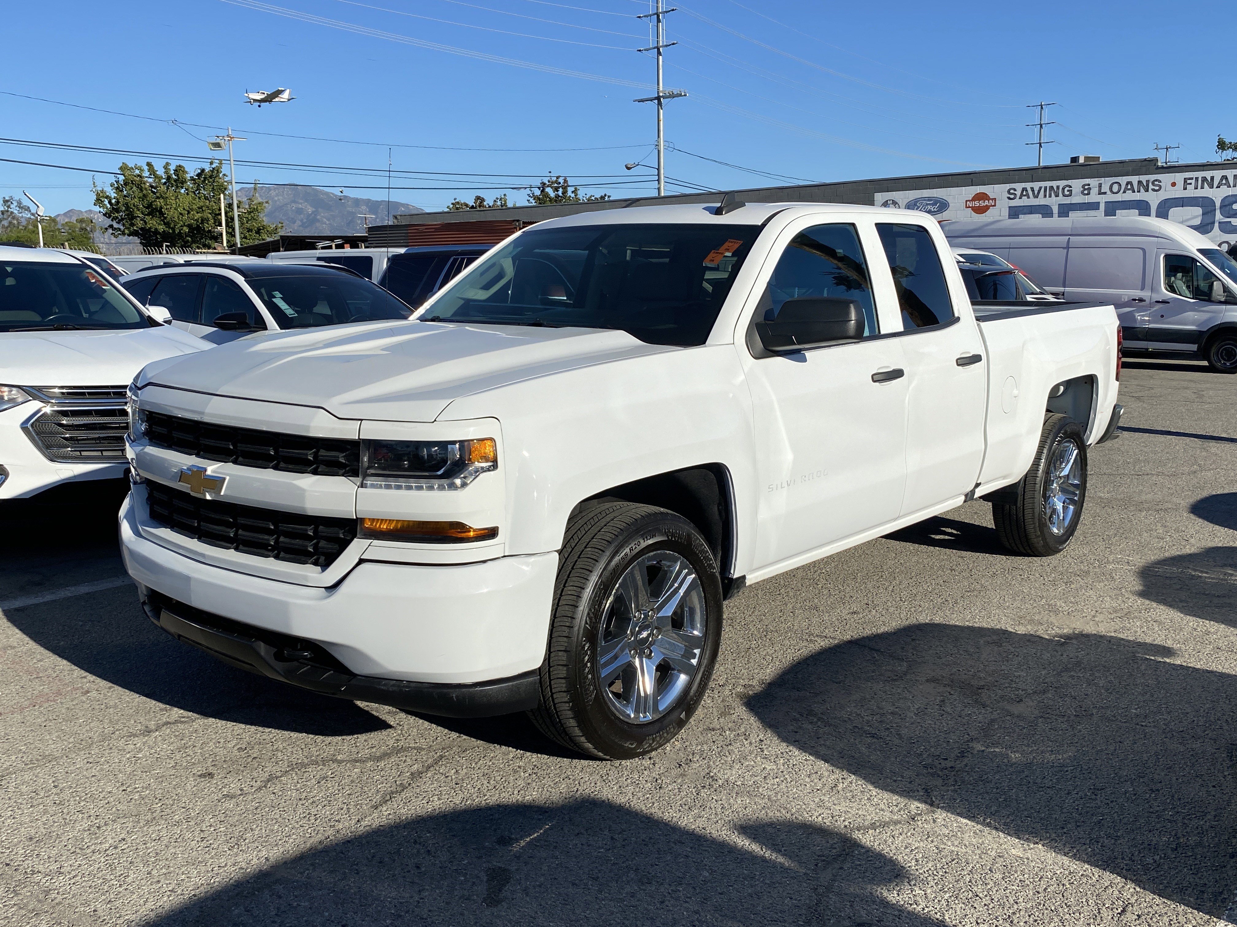 Used 2019 Chevrolet Silverado 1500 Custom w/ Custom Convenience Package image 2
