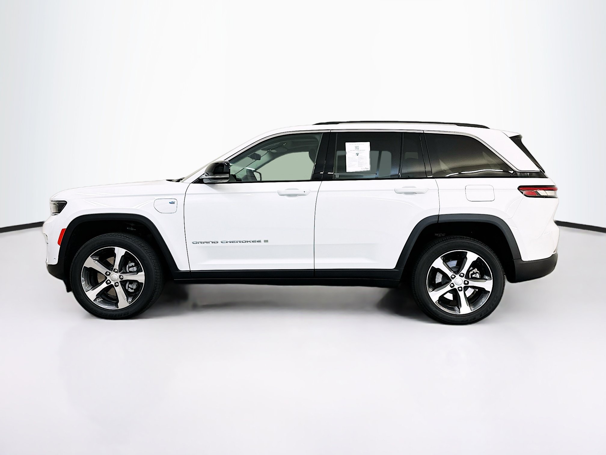 Used 2022 Jeep Grand Cherokee Limited 4xe w/ Luxury Tech Group II AWD/4WD image 4
