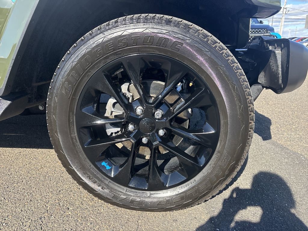 Used 2022 Jeep Wrangler Unlimited Sahara w/ Cold Weather Group image 33