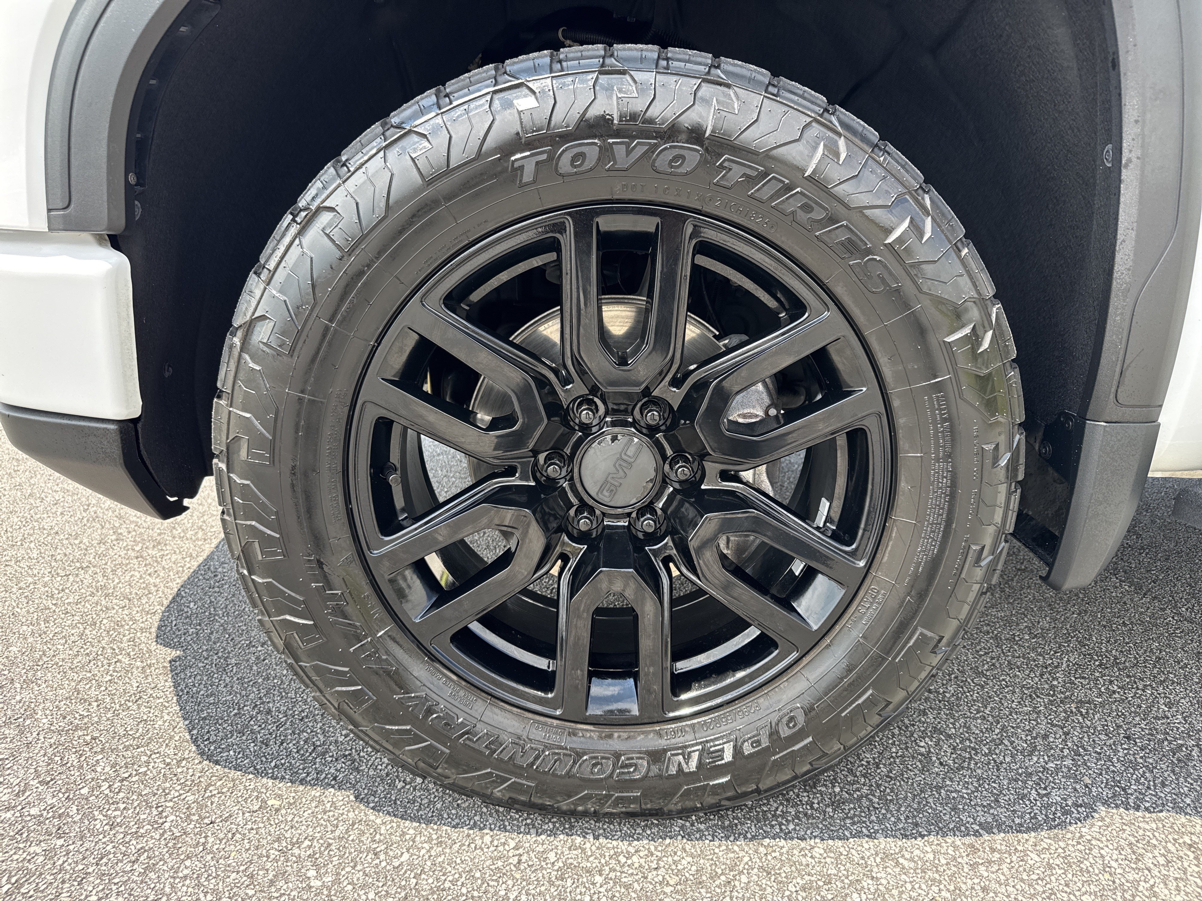 Used 2023 GMC Sierra 1500 AT4 w/ AT4 Premium Package AWD/4WD image 13
