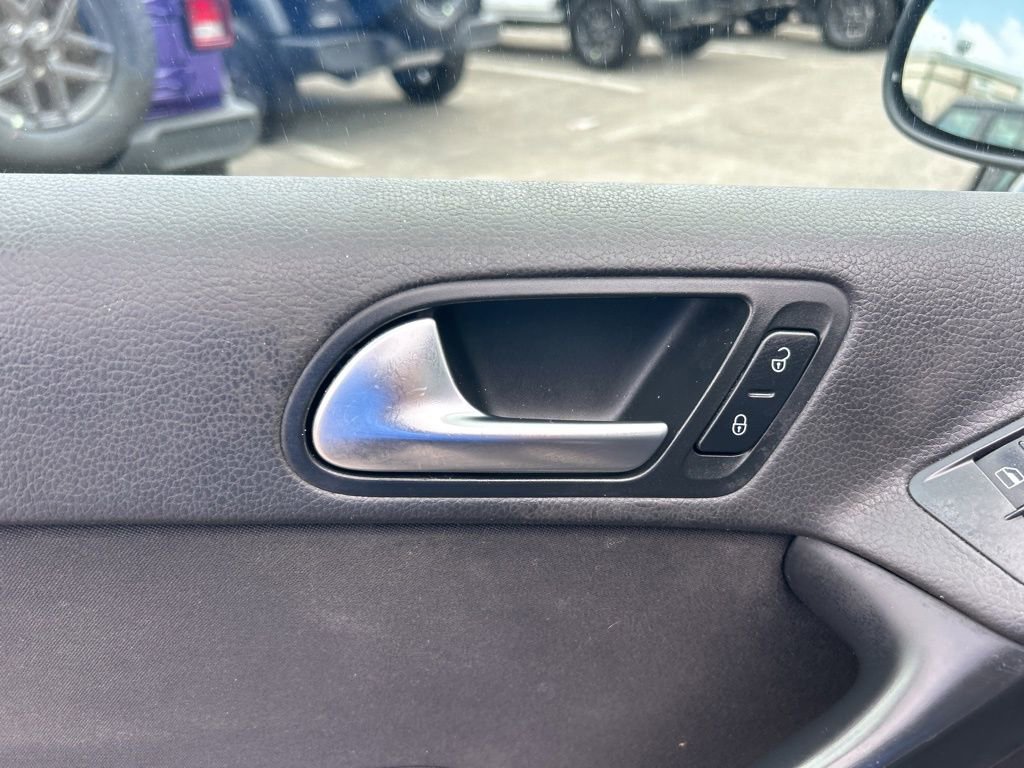 Used 2018 Volkswagen Tiguan Limited image 32