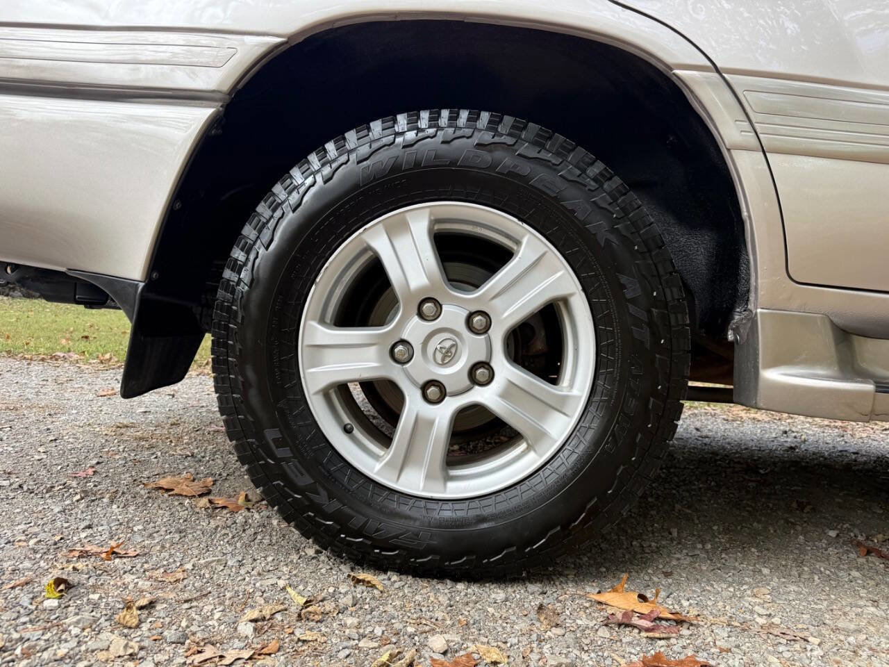 Used 2000 Toyota Land Cruiser image 12