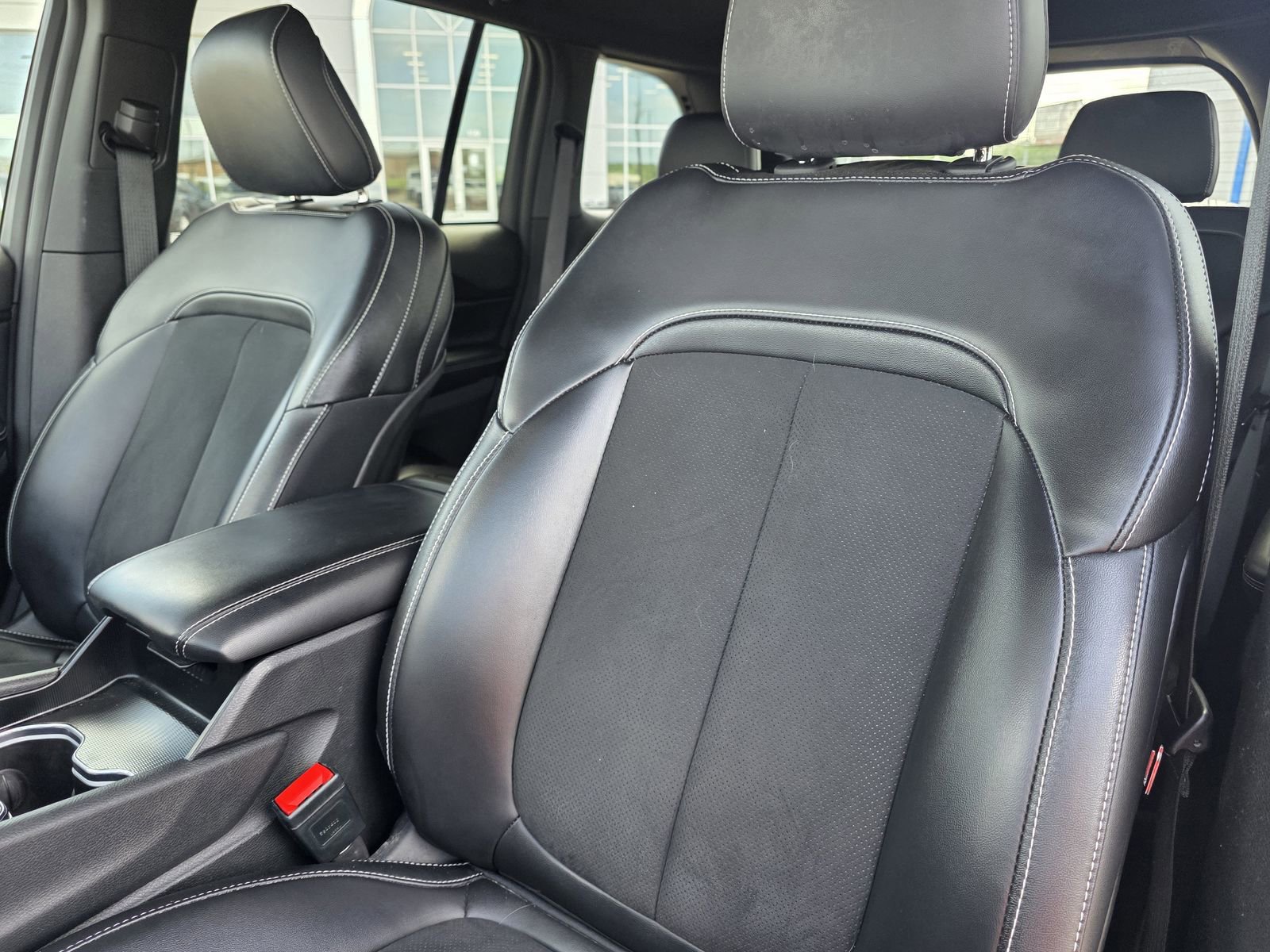 Used 2024 Jeep Grand Cherokee Altitude AWD/4WD image 18