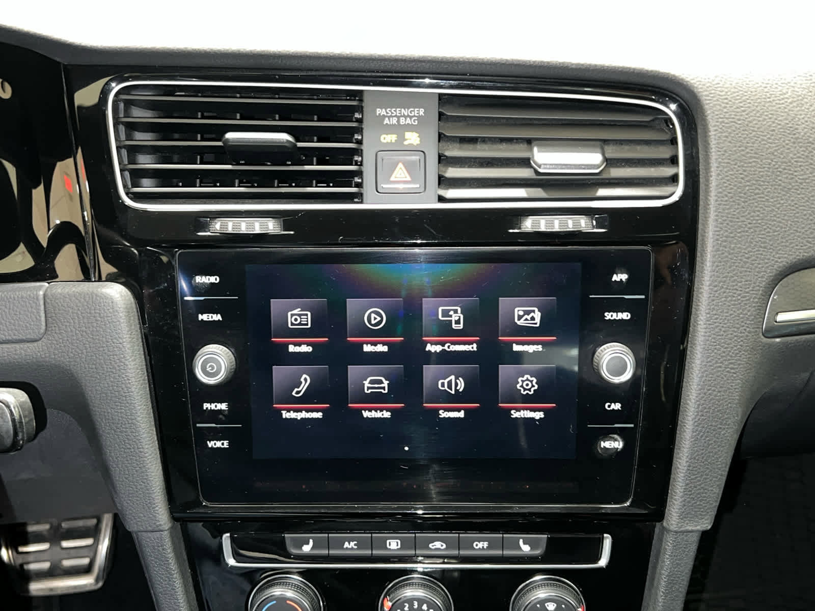 Used 2018 Volkswagen GTI SE image 27