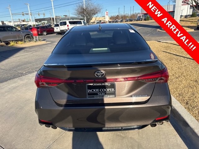 Used 2019 Toyota Avalon Touring image 5