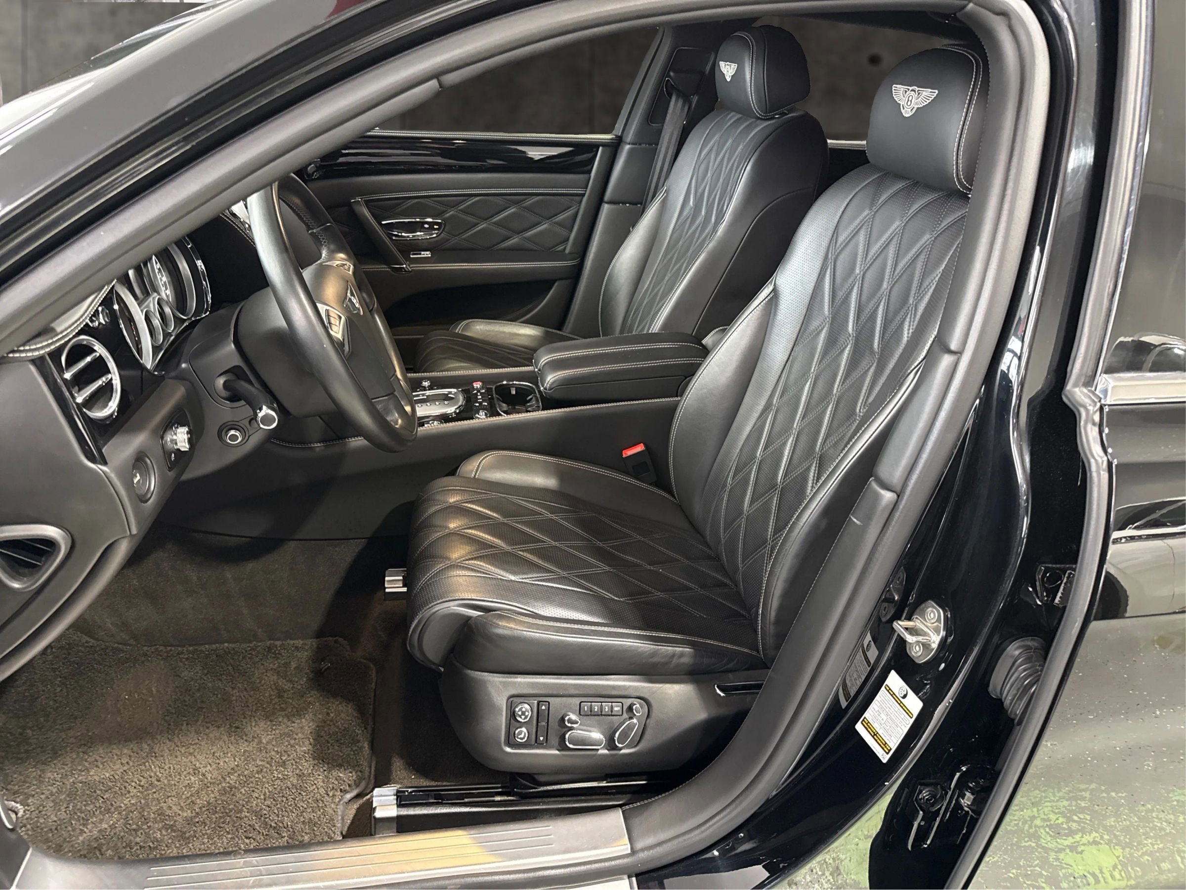 Used 2014 Bentley Flying Spur W12 image 9
