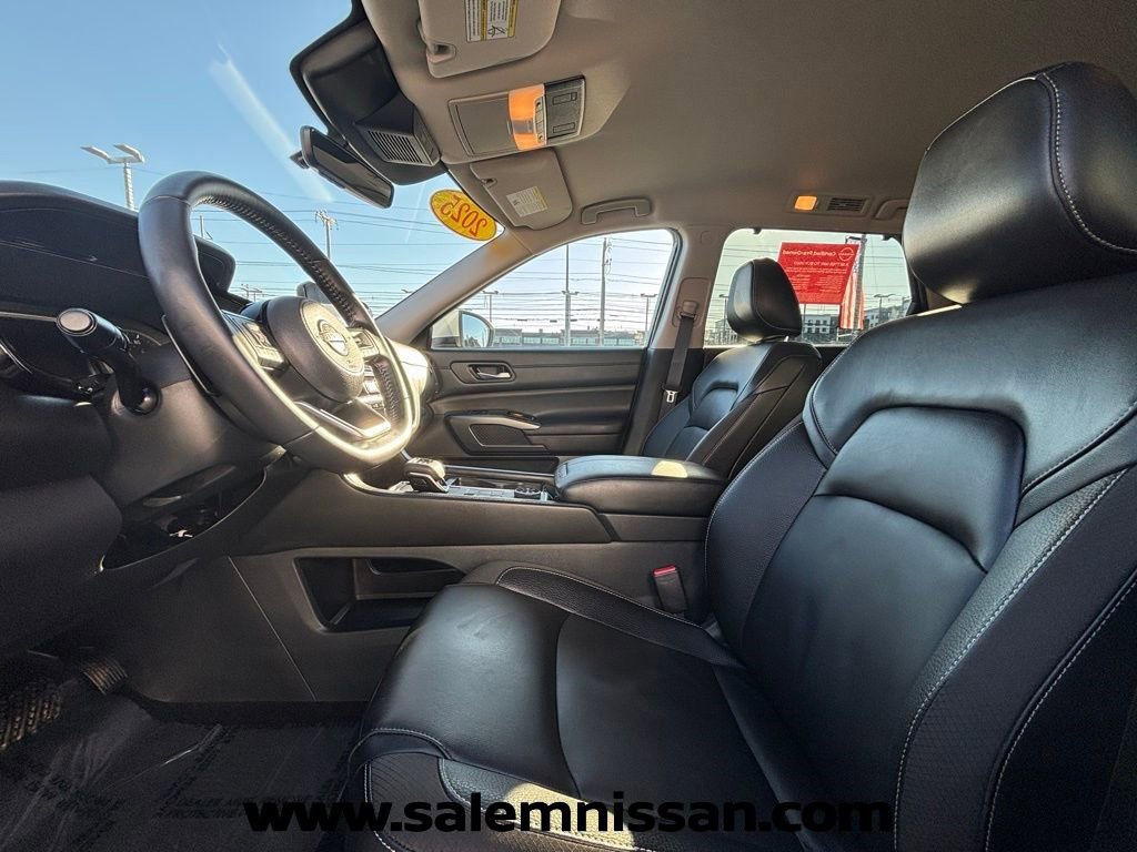 Certified 2025 Nissan Pathfinder SL w/ Lighting Package (N92) image 10