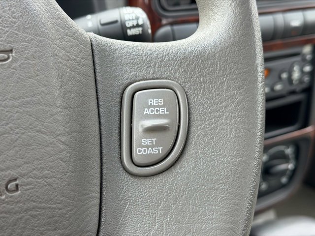 Used 2002 Saturn L-Series L200 image 9