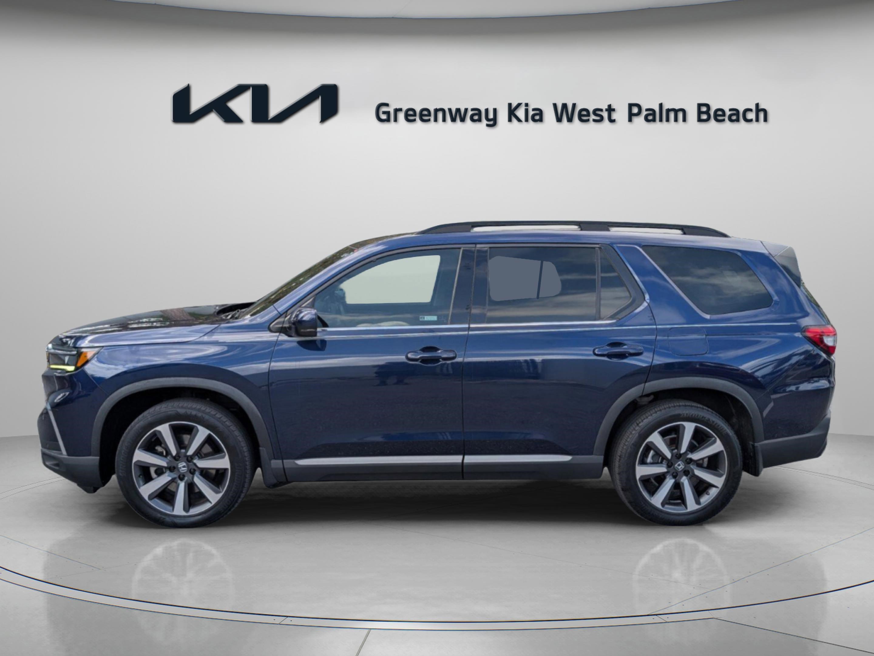 Used 2023 Honda Pilot Touring image 4