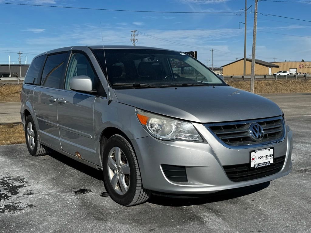 Used 2010 Volkswagen Routan SE image 31