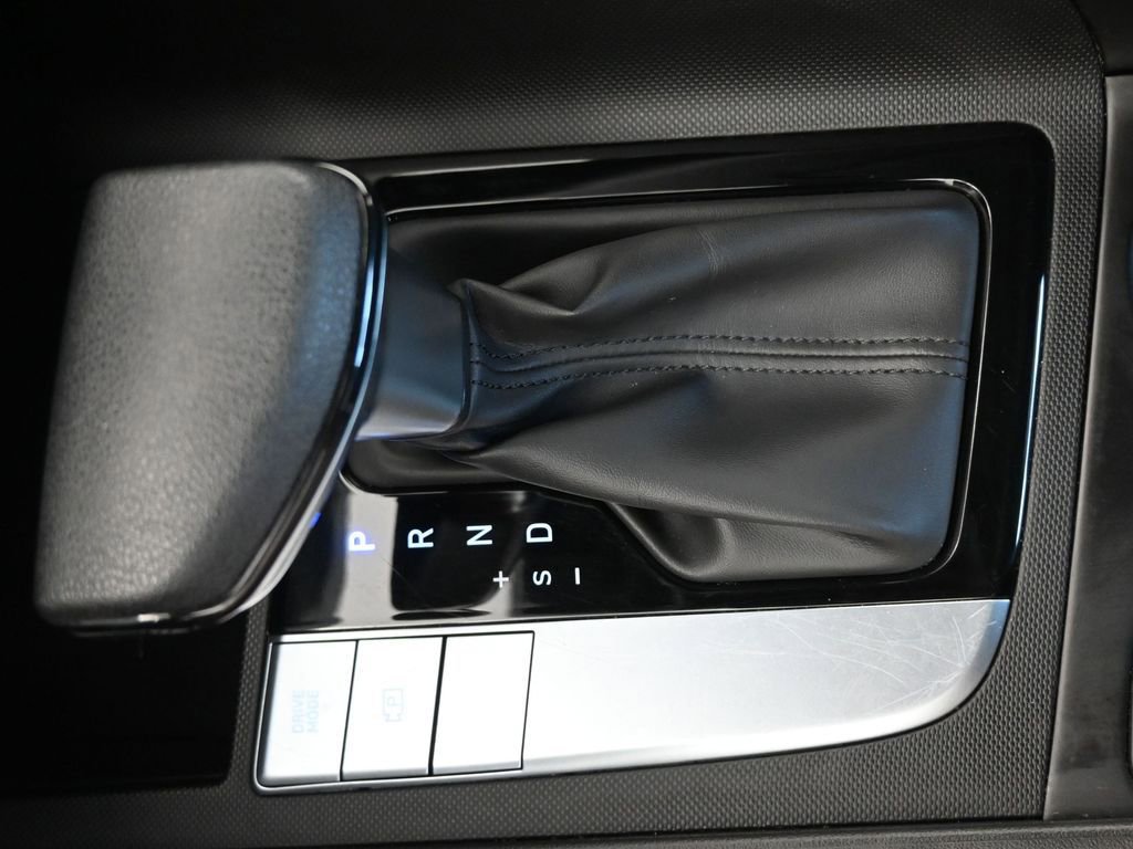 Used 2024 Hyundai Elantra SEL image 31