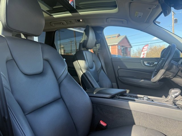 Used 2018 Volvo XC60 T6 Momentum w/ Convenience Package image 24