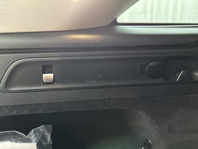 Used 2021 Mercedes-Benz GLC 300 4MATIC w/ Multimedia Package image 33