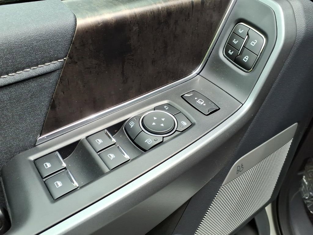 New 2026 Ford F250 Lariat w/ Black Appearance Package AWD/4WD image 21
