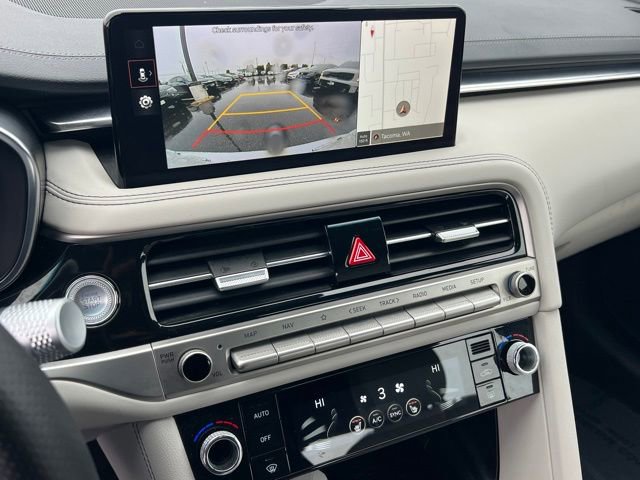 Used 2025 Genesis G70 2.5T image 24